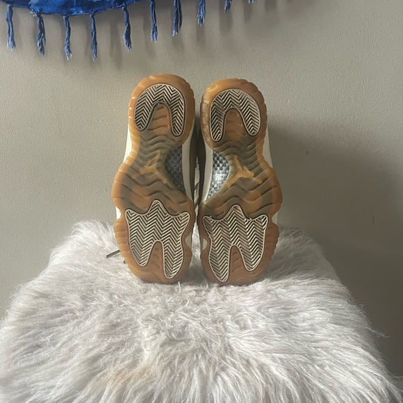 Wmns Air Jordan 11 Retro ‘Olive Lux’ - Picture 4 of 4